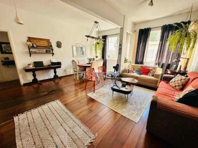 Apartamento à venda com 4 quartos, 200m² - Foto 1