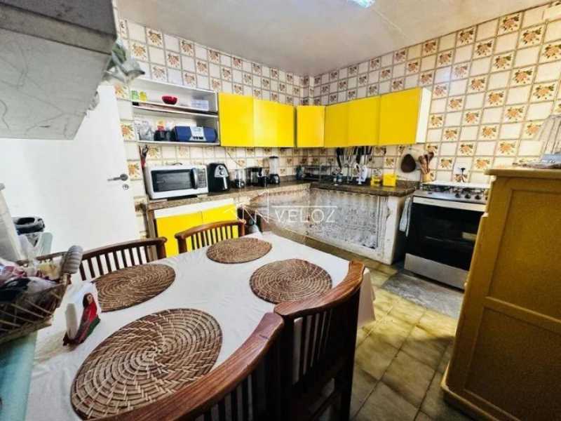 Apartamento à venda com 4 quartos, 200m² - Foto 19