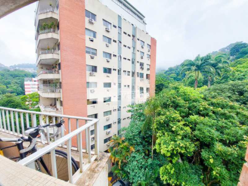 Apartamento à venda com 3 quartos, 101m² - Foto 2