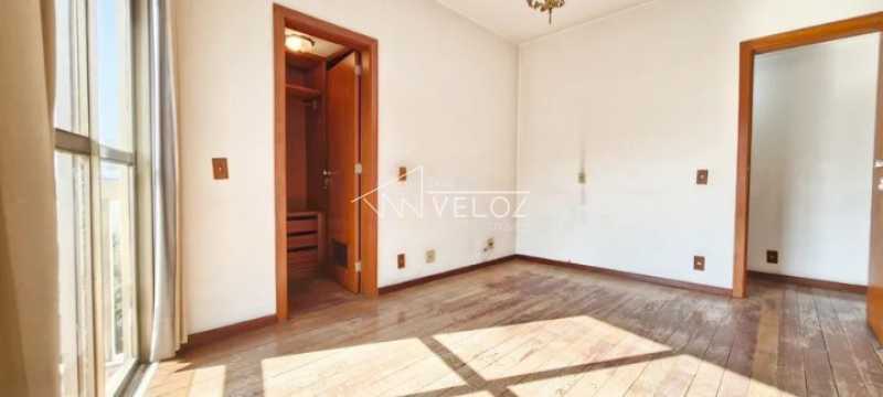 Apartamento à venda com 3 quartos, 130m² - Foto 2