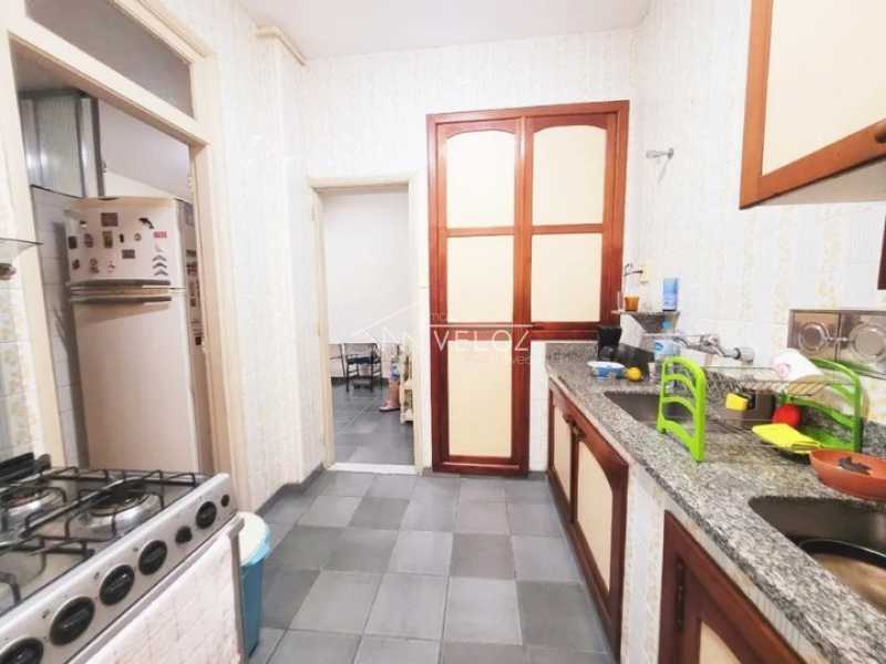 Apartamento à venda com 3 quartos, 170m² - Foto 4