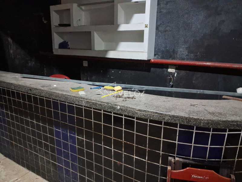 Casa Comercial à venda com 3 quartos, 300m² - Foto 3