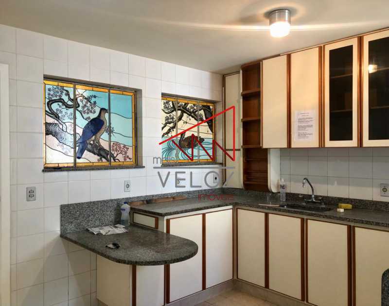 Apartamento à venda com 3 quartos, 147m² - Foto 2