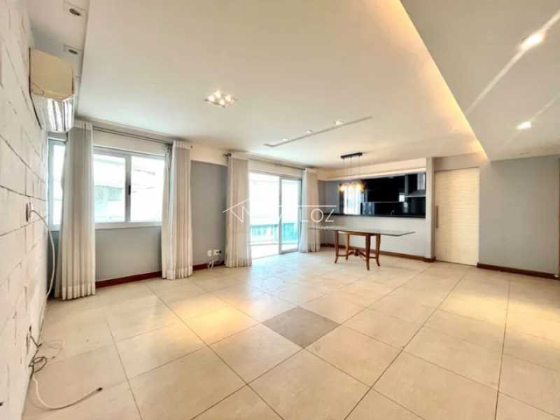 Apartamento à venda com 3 quartos, 134m² - Foto 2