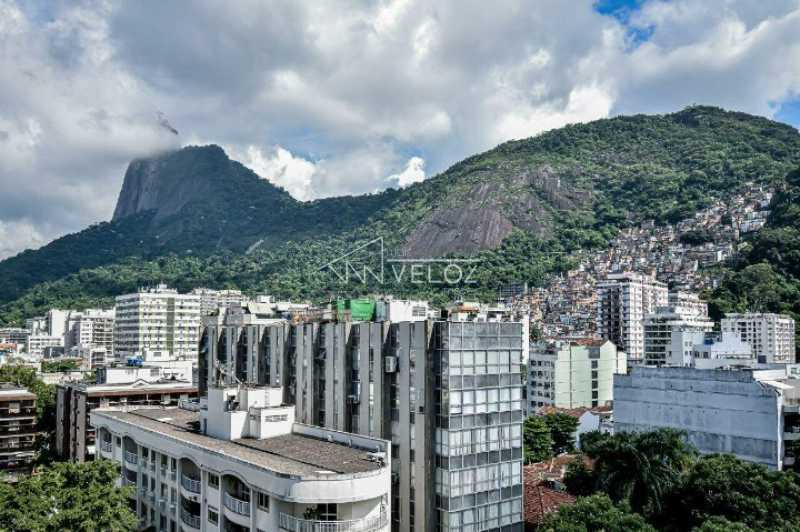 Apartamento à venda com 4 quartos, 242m² - Foto 2