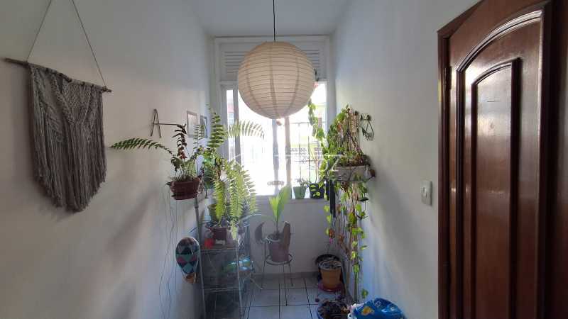 Apartamento à venda com 2 quartos, 75m² - Foto 2