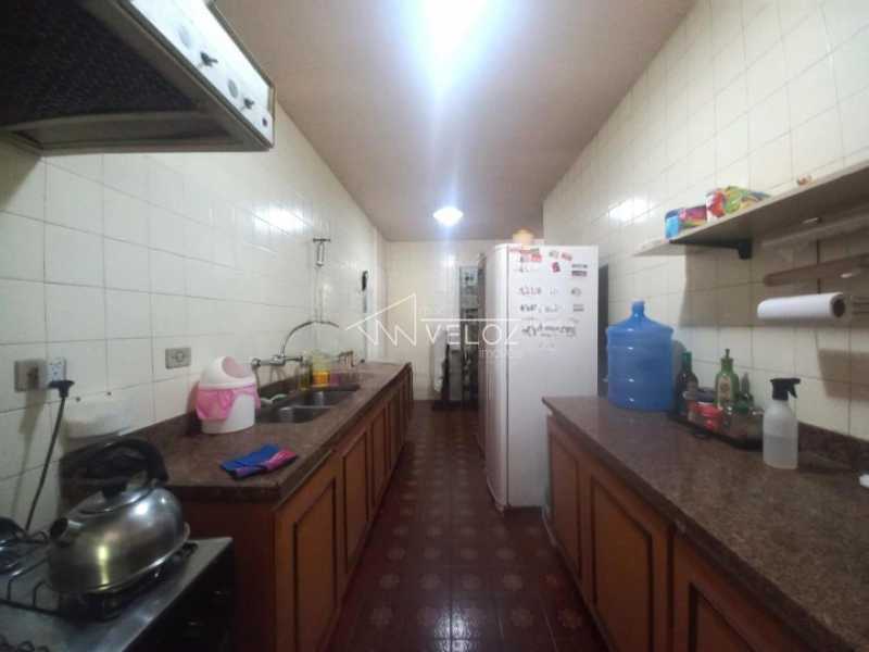 Apartamento à venda com 3 quartos, 162m² - Foto 2