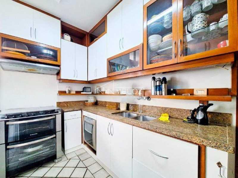 Apartamento à venda com 3 quartos, 135m² - Foto 13