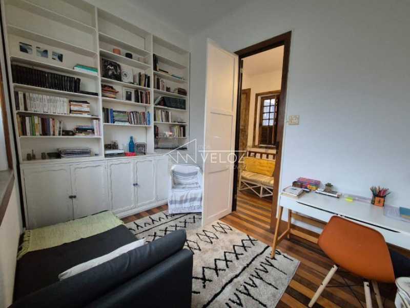 Casa de Vila à venda com 7 quartos, 144m² - Foto 14