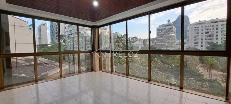 Apartamento à venda com 3 quartos, 151m² - Foto 2