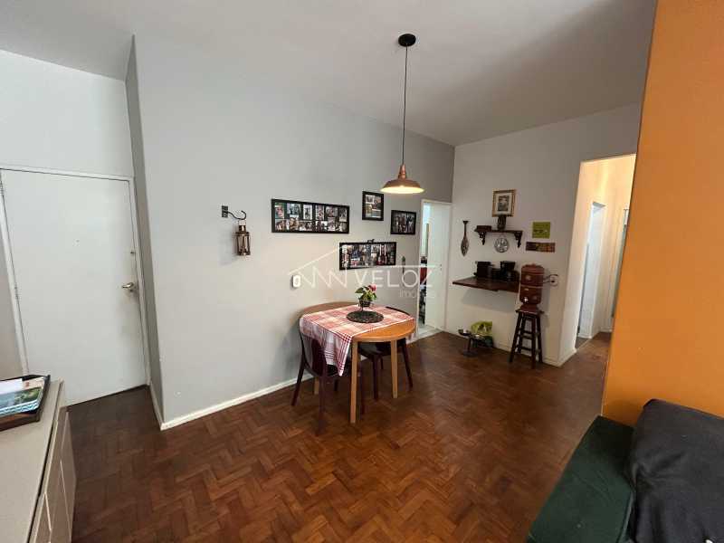 Apartamento à venda com 2 quartos, 80m² - Foto 2