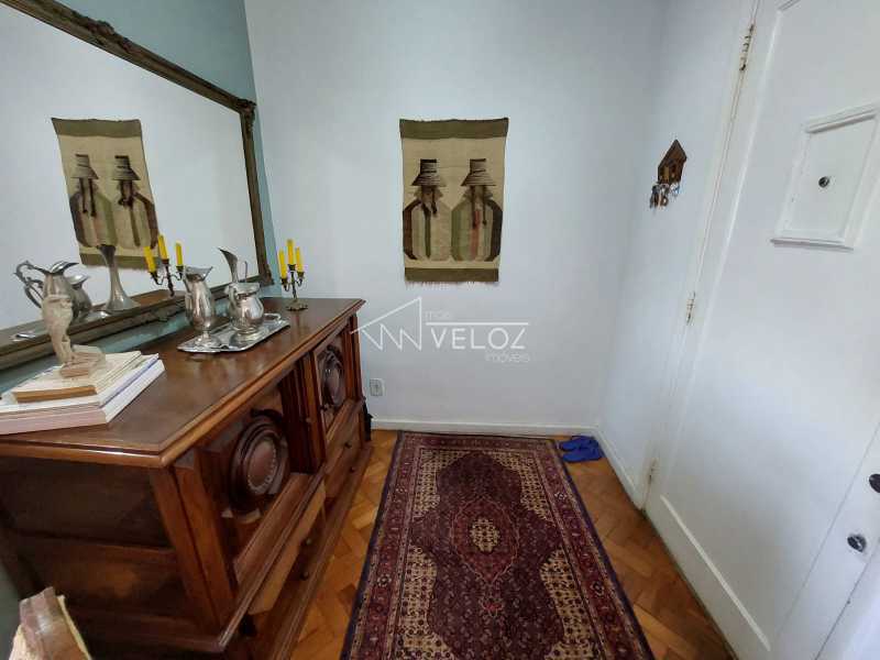 Apartamento à venda com 2 quartos, 70m² - Foto 2