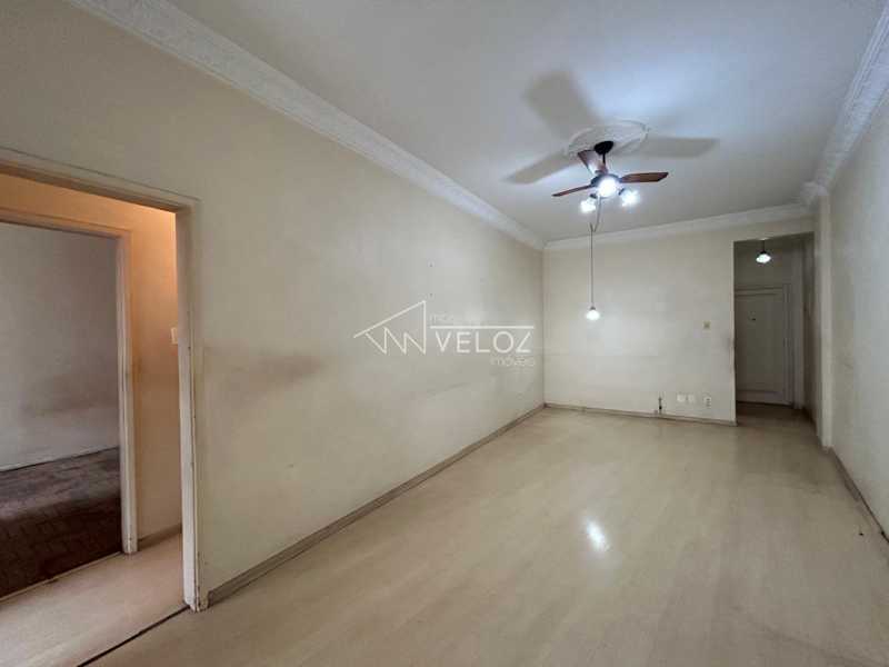 Apartamento à venda com 2 quartos, 61m² - Foto 3