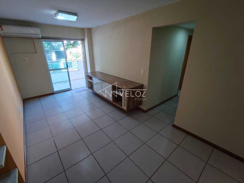 Apartamento à venda com 2 quartos, 76m² - Foto 3