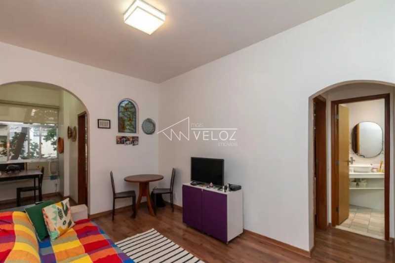 Apartamento à venda com 2 quartos, 67m² - Foto 2