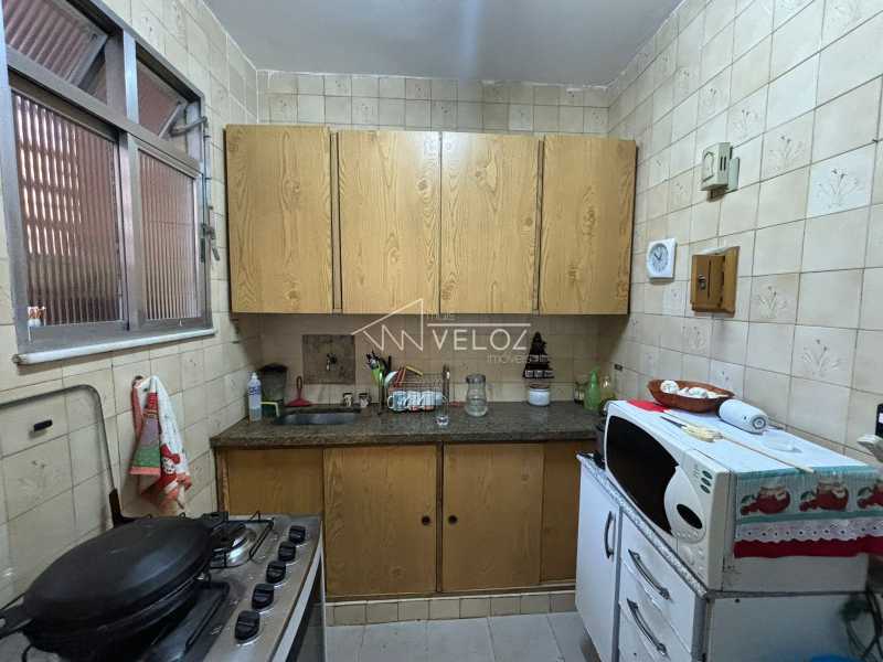 Apartamento à venda com 2 quartos, 77m² - Foto 2