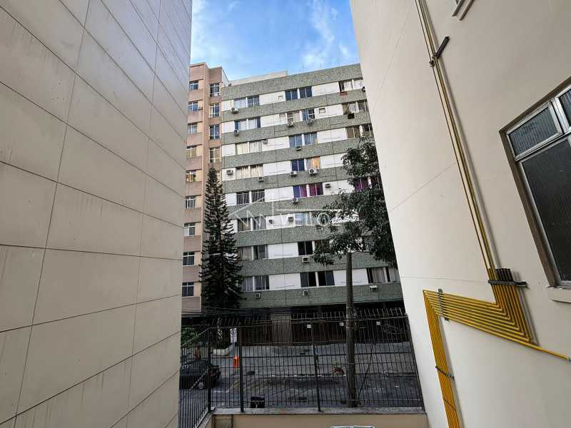 Apartamento à venda com 2 quartos, 77m² - Foto 4