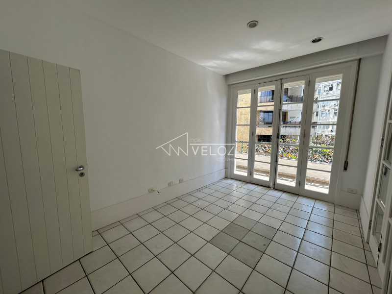 Apartamento à venda com 4 quartos, 220m² - Foto 14