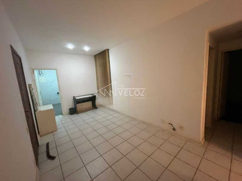 Apartamento à venda com 2 quartos, 70m² - Foto 2