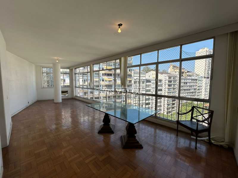 Apartamento à venda com 3 quartos, 150m² - Foto 3