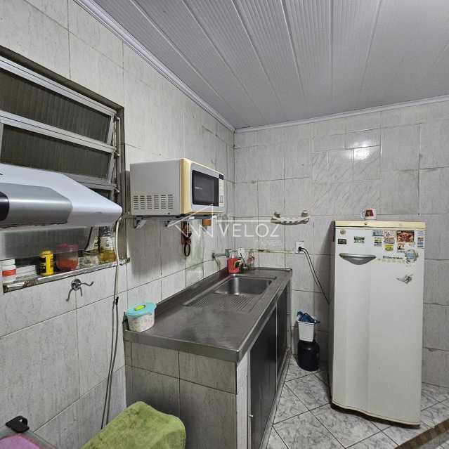 Casa à venda com 2 quartos, 45m² - Foto 26