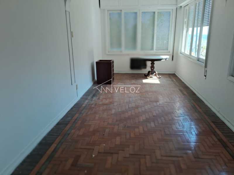 Apartamento à venda com 3 quartos, 130m² - Foto 2