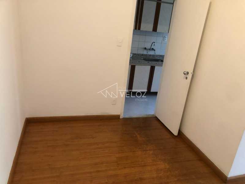 Apartamento à venda com 2 quartos, 80m² - Foto 11