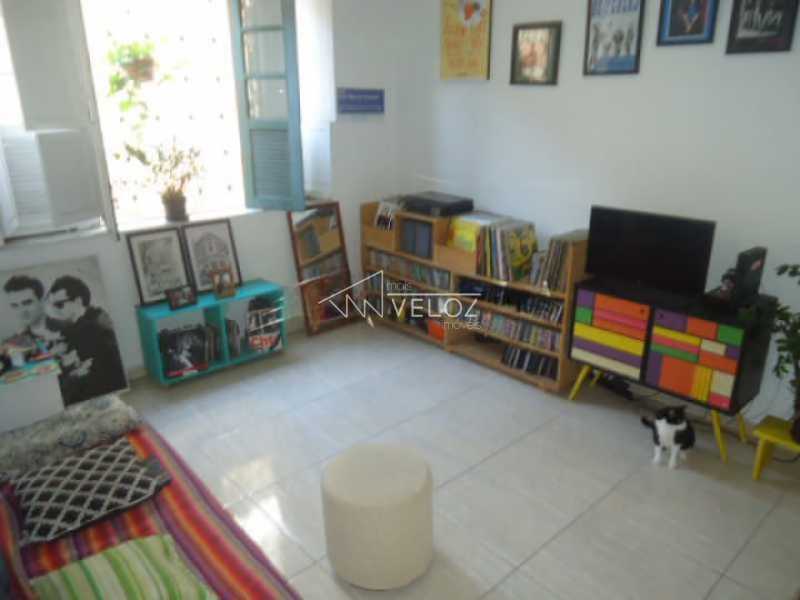 Apartamento à venda com 2 quartos, 75m² - Foto 2