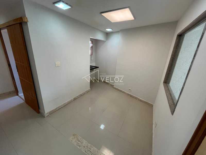 Conjunto Comercial-Sala à venda com 1 quarto, 28m² - Foto 2