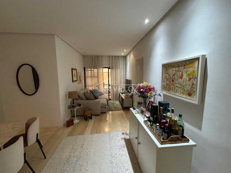 Apartamento à venda com 2 quartos, 87m² - Foto 4