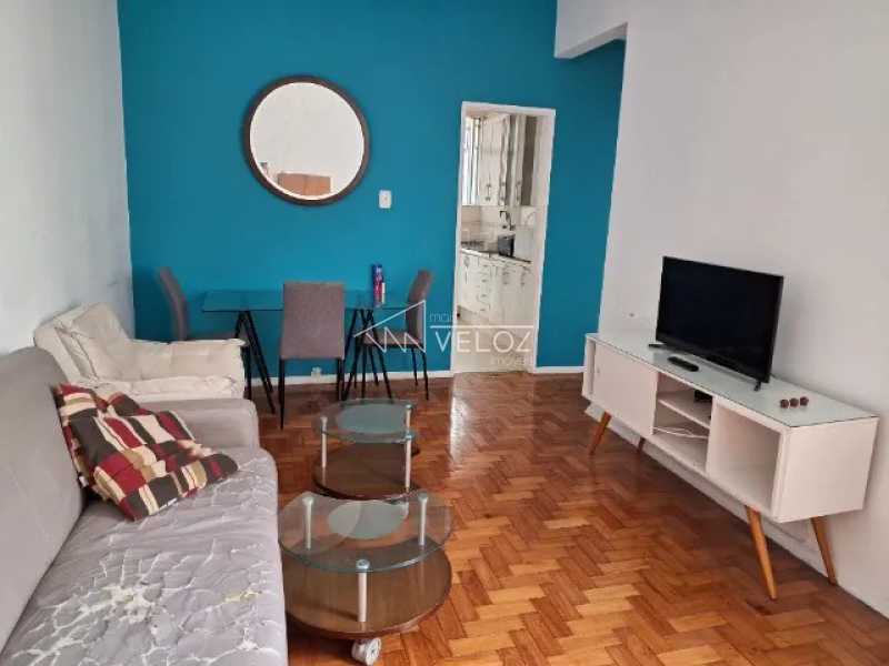 Apartamento à venda com 2 quartos, 75m² - Foto 2