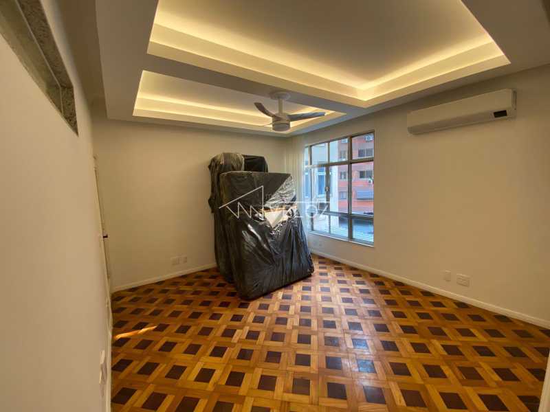 Apartamento à venda com 2 quartos, 67m² - Foto 2