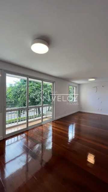 Apartamento à venda com 3 quartos, 162m² - Foto 1