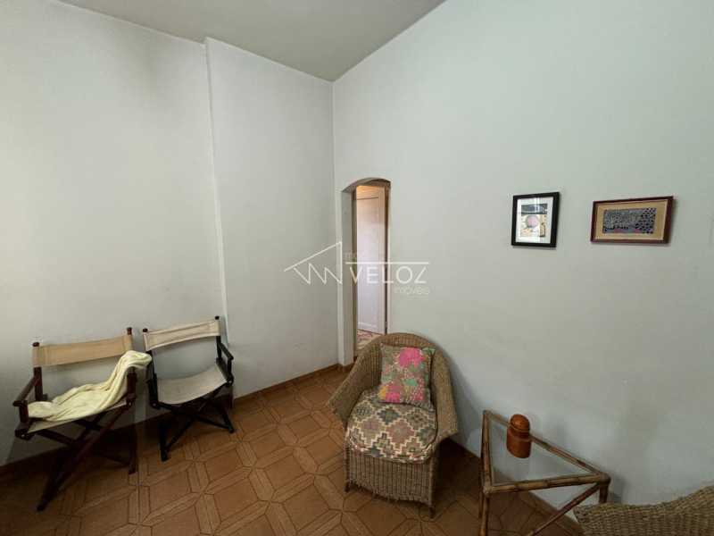 Apartamento à venda com 2 quartos, 70m² - Foto 3