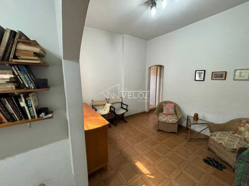 Apartamento à venda com 2 quartos, 70m² - Foto 4