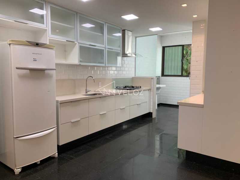 Apartamento à venda com 3 quartos, 235m² - Foto 14