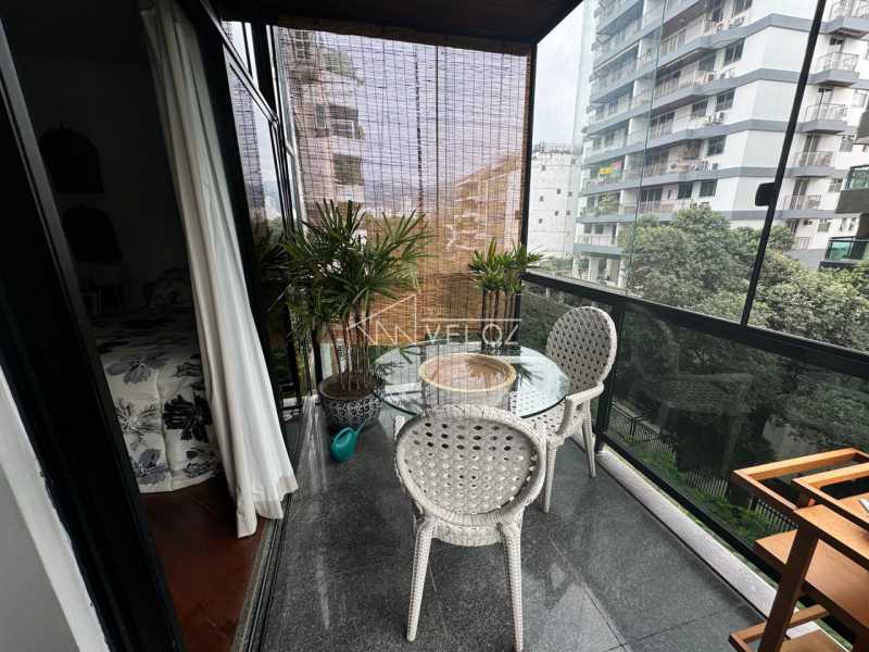 Apartamento à venda com 2 quartos, 86m² - Foto 2