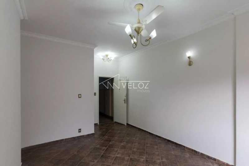 Apartamento à venda com 2 quartos, 64m² - Foto 1