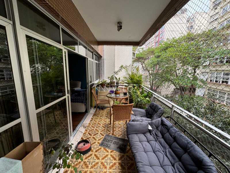 Apartamento à venda com 4 quartos, 180m² - Foto 2