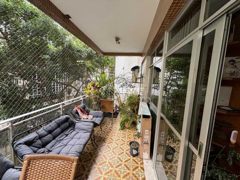 Apartamento à venda com 4 quartos, 180m² - Foto 3