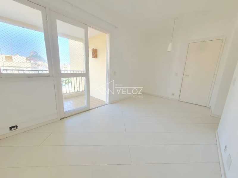 Apartamento à venda com 3 quartos, 72m² - Foto 1