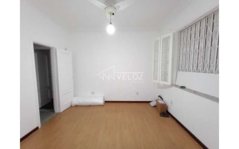 Apartamento à venda com 3 quartos, 87m² - Foto 2