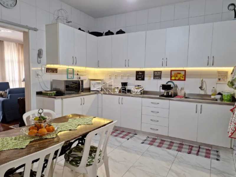 Apartamento à venda com 4 quartos, 165m² - Foto 1