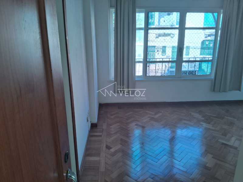 Apartamento à venda com 2 quartos, 75m² - Foto 2