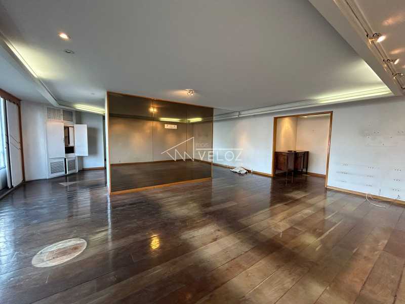 Apartamento à venda com 3 quartos, 248m² - Foto 2