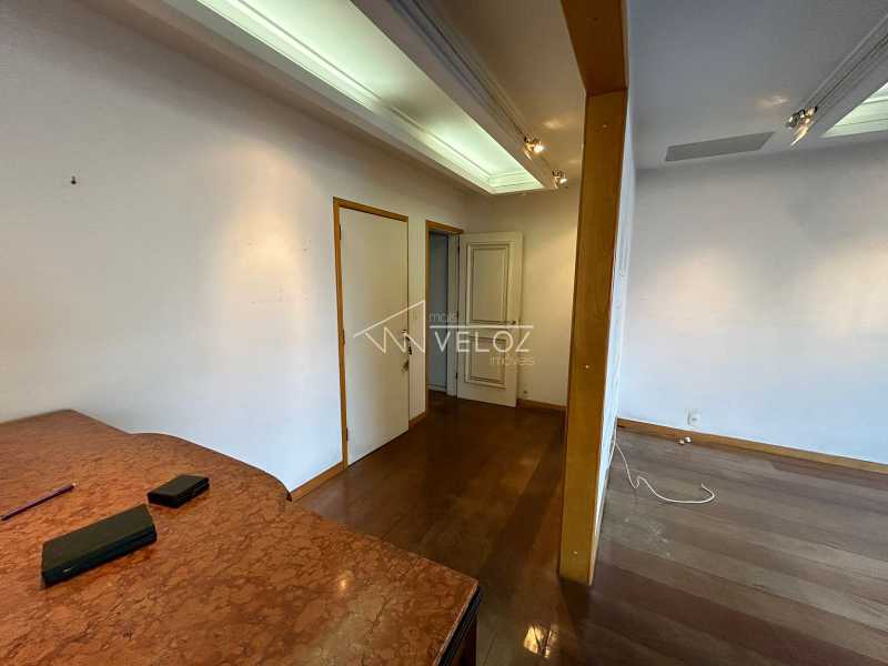 Apartamento à venda com 3 quartos, 248m² - Foto 9