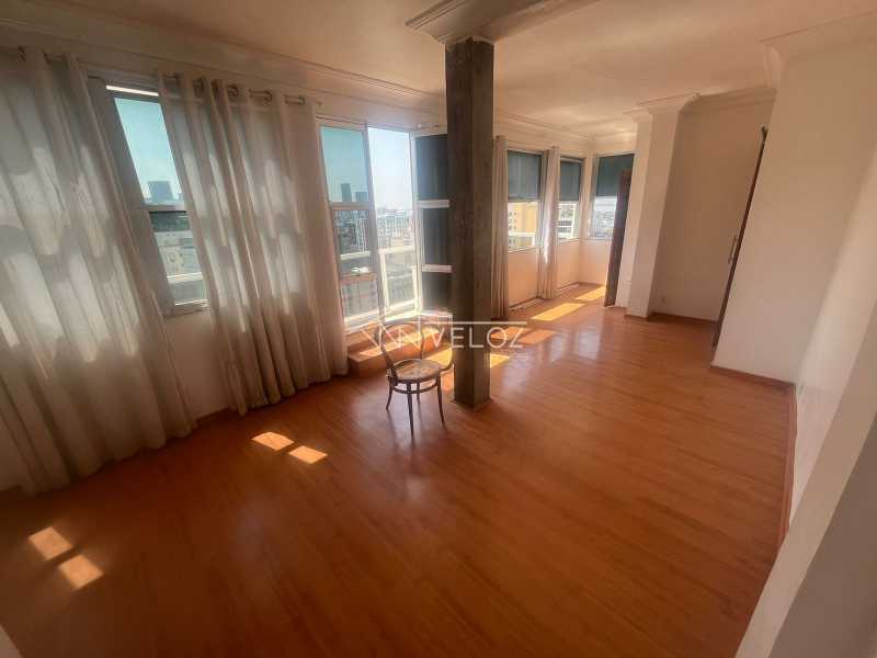 Apartamento à venda com 2 quartos, 106m² - Foto 4