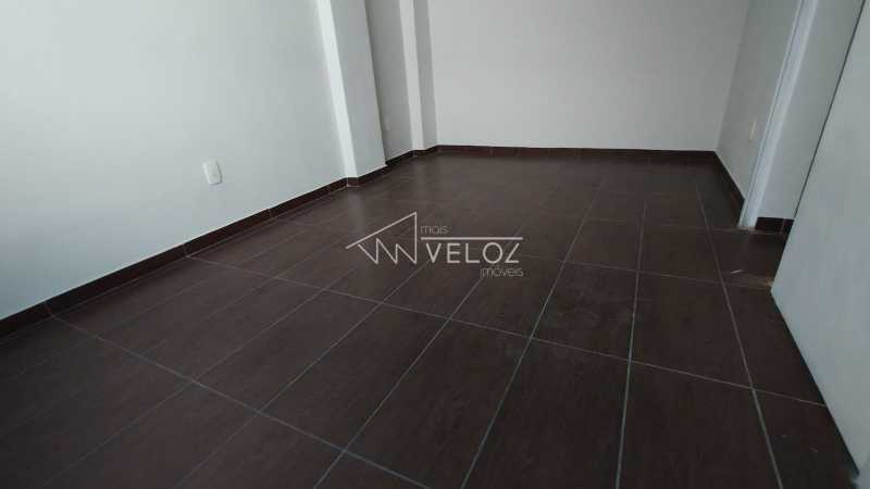 Apartamento à venda com 1 quarto, 32m² - Foto 2