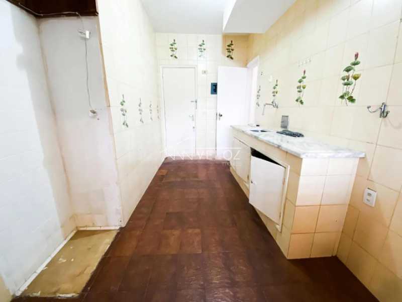 Apartamento à venda com 2 quartos, 64m² - Foto 4