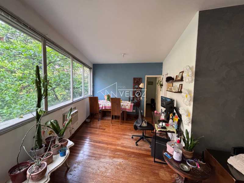 Apartamento à venda com 3 quartos, 136m² - Foto 2